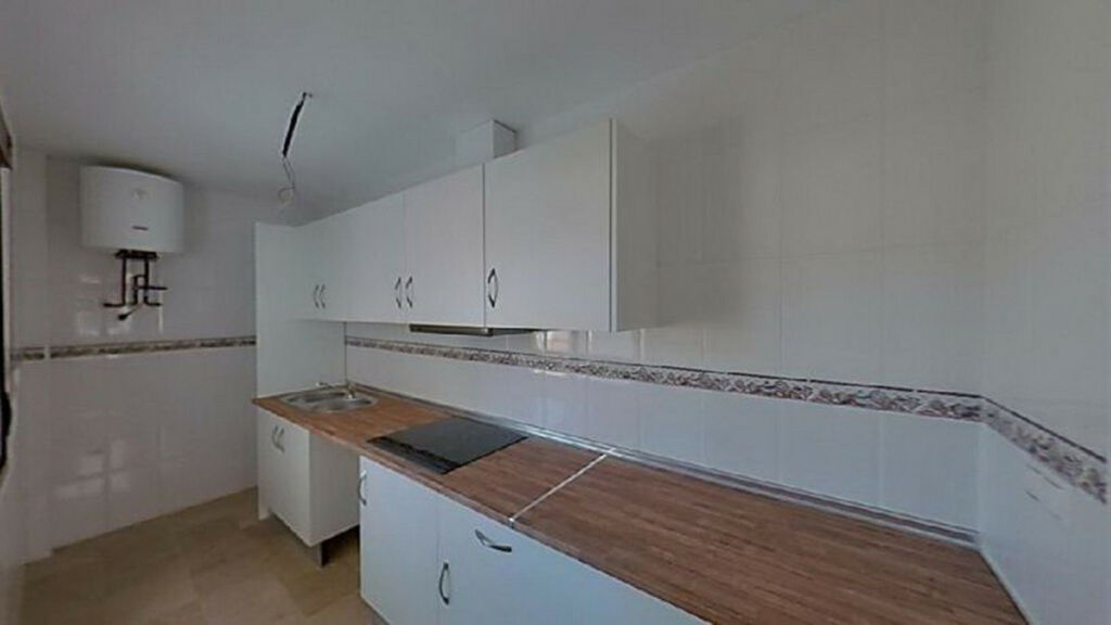 Middle Floor Apartment Fuengirola Málaga - image 6