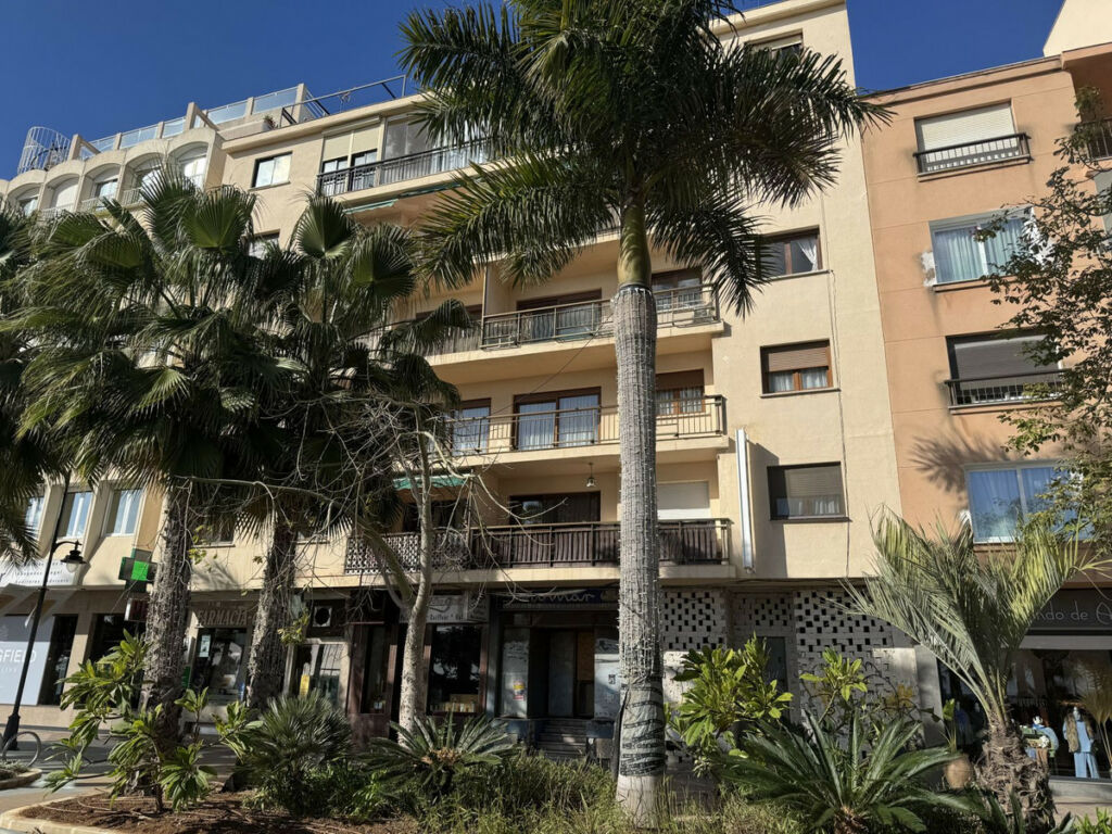Middle Floor Apartment Estepona Málaga - image 7