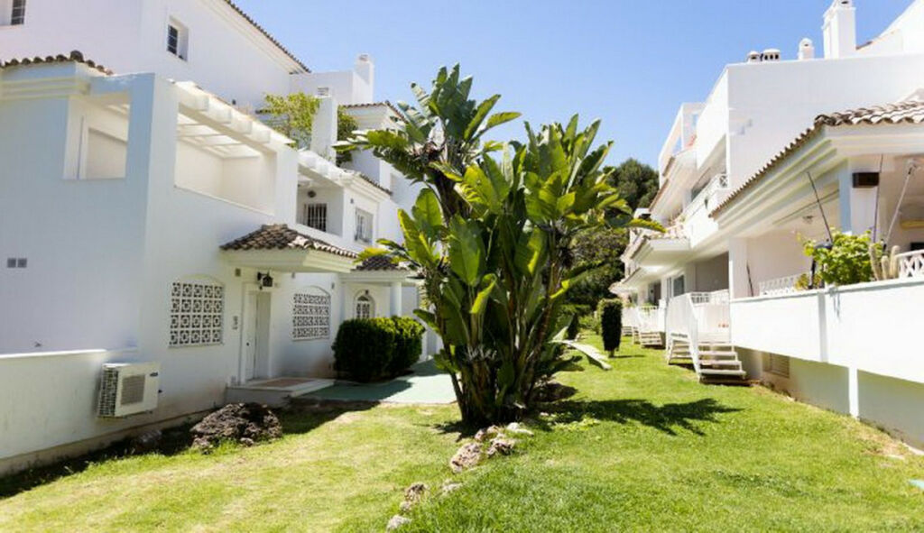 Ground Floor Apartment Río Real Málaga - image 7