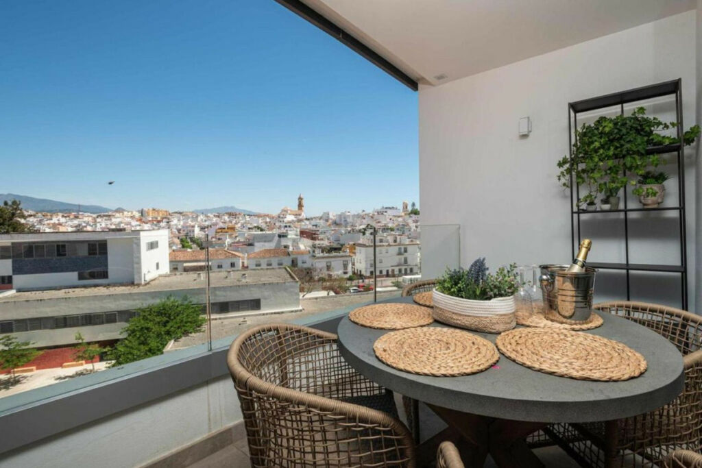 Middle Floor Apartment Estepona Málaga - image 7
