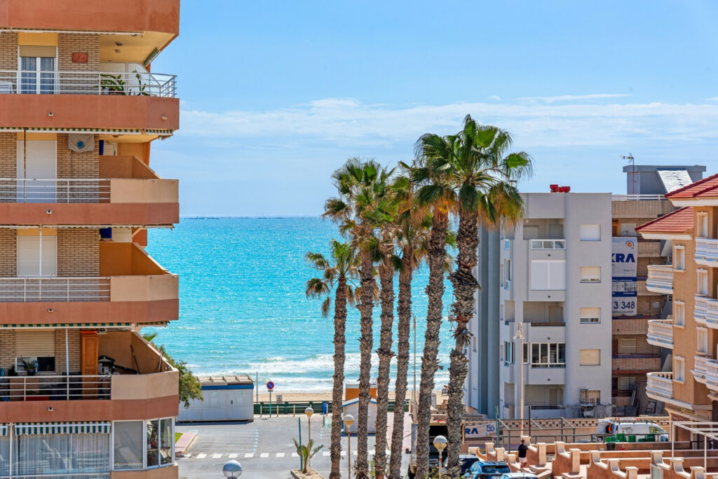 Middle Floor Apartment Guardamar del Segura Alicante - image 7