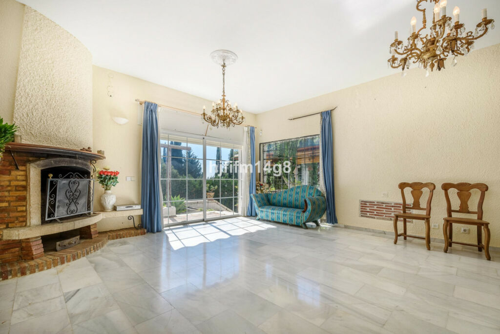 Detached Villa Nueva Andalucía Málaga - image 7