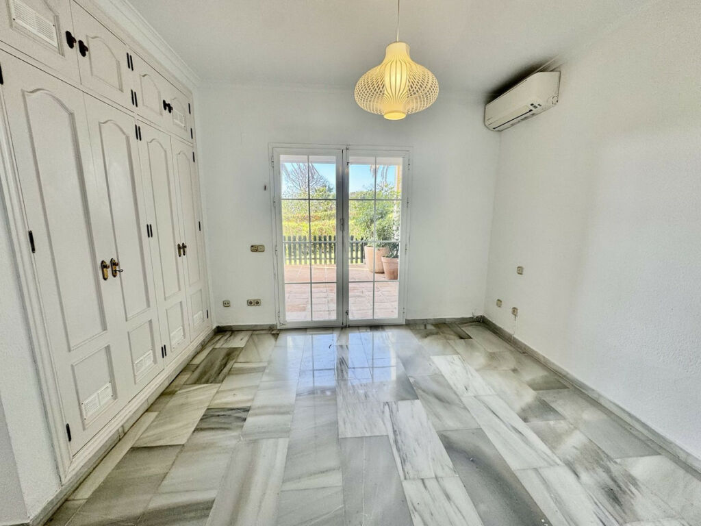 Townhouse Estepona Málaga - image 7