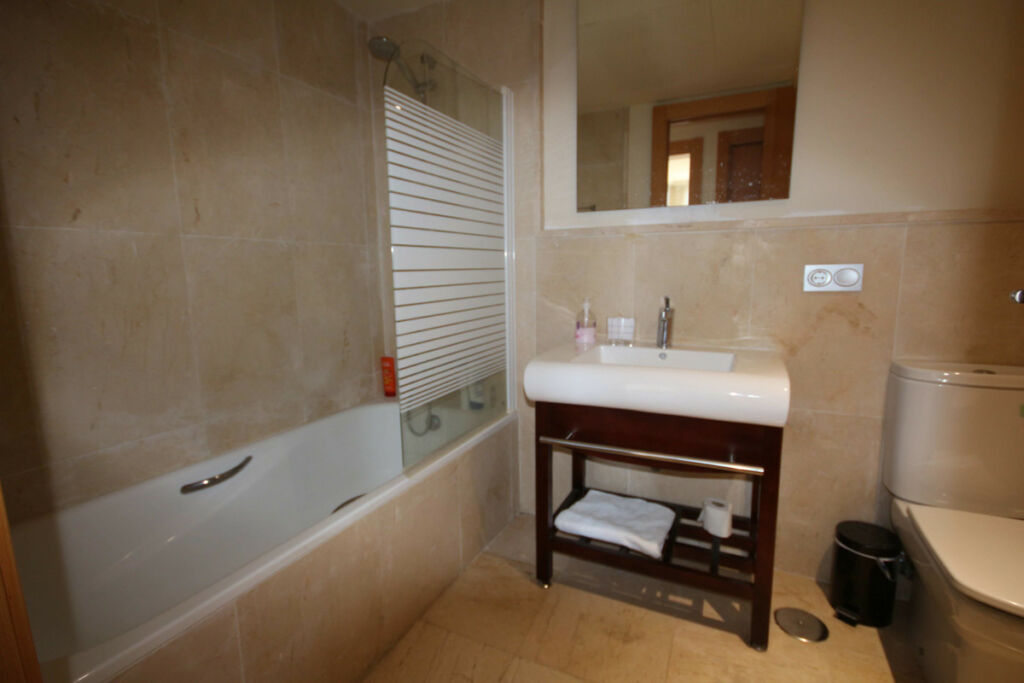 Middle Floor Apartment Benahavís Málaga - image 9