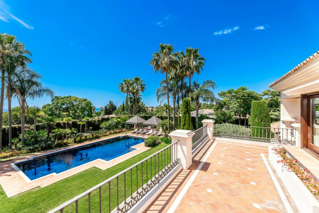 Detached Villa Sierra Blanca Málaga - image 7