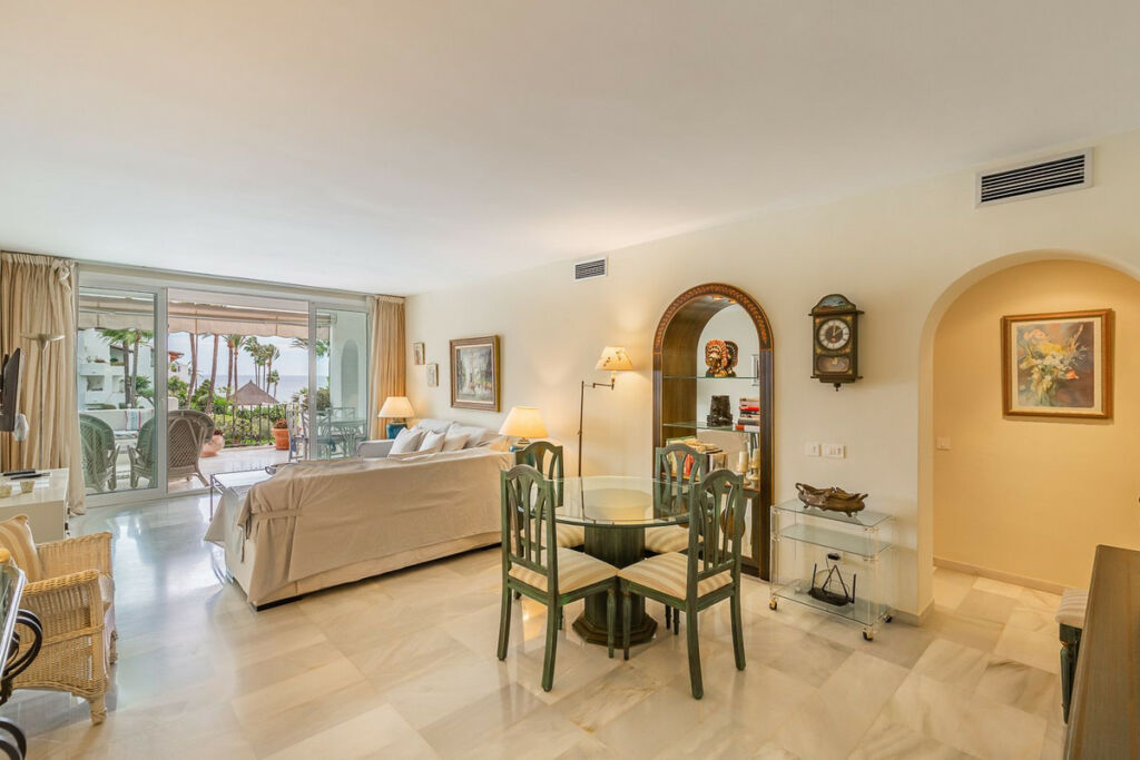Middle Floor Apartment Estepona Málaga - image 7