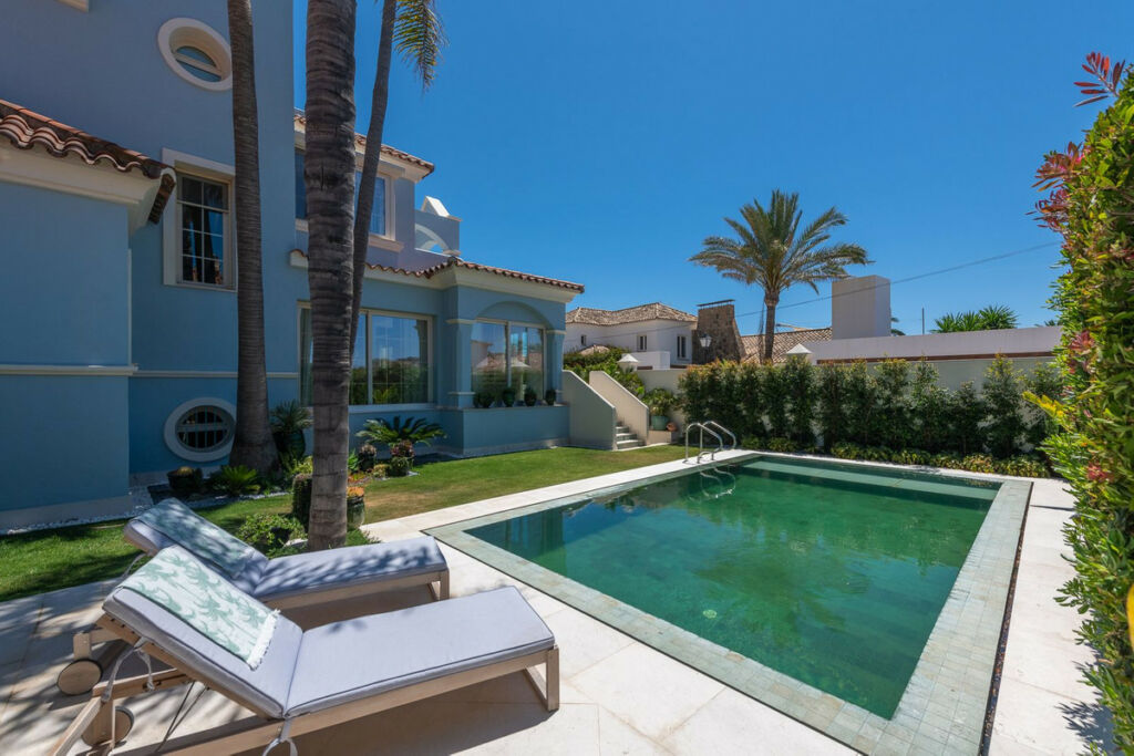 Detached Villa Cortijo Blanco Málaga - image 7