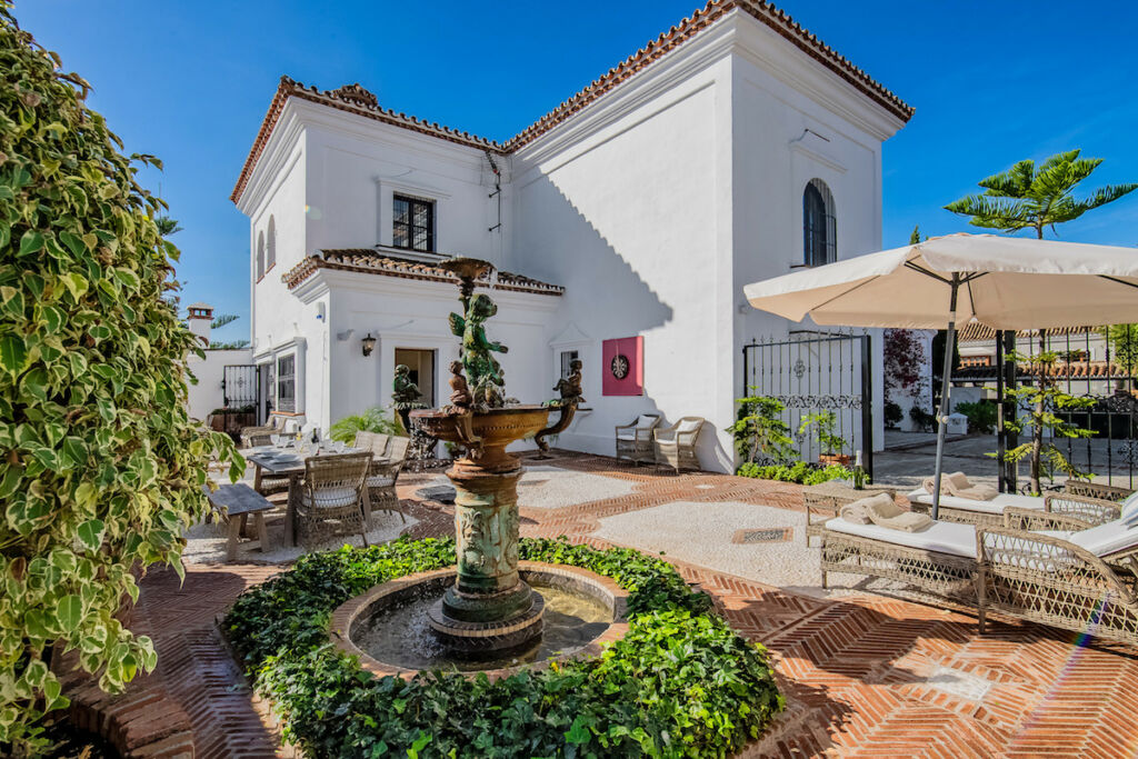 Detached Villa Elviria Málaga - image 7