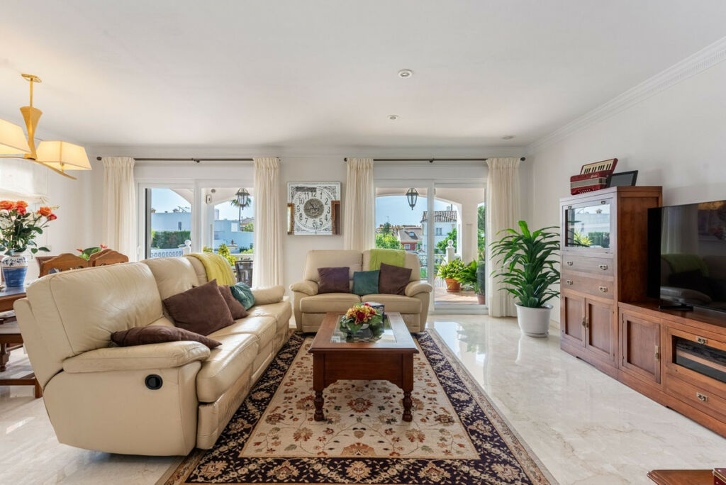 Detached Villa San Pedro de Alcántara Málaga - image 7