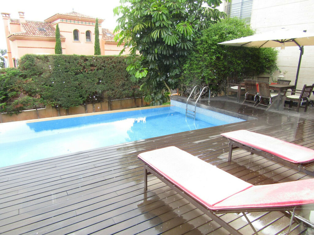Detached Villa Málaga Este Málaga - image 7