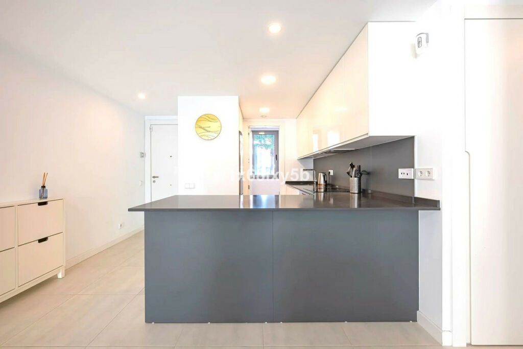 Middle Floor Apartment Selwo Málaga - image 7