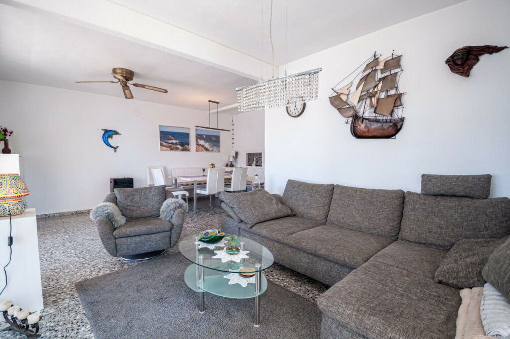 Middle Floor Apartment Calpe Alicante - image 6