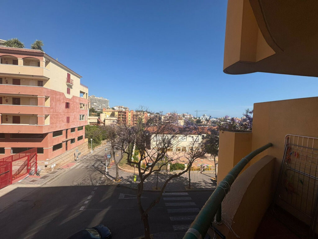 Middle Floor Apartment Los Pacos Málaga - image 7