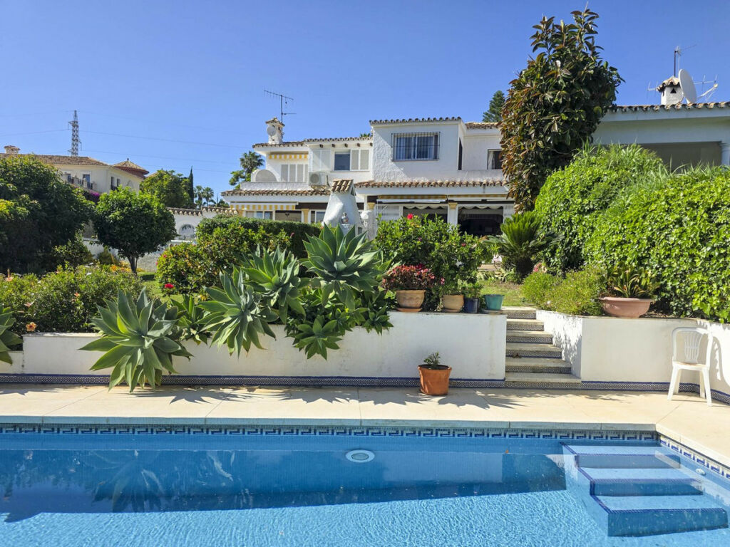 Townhouse El Paraiso Málaga - image 7