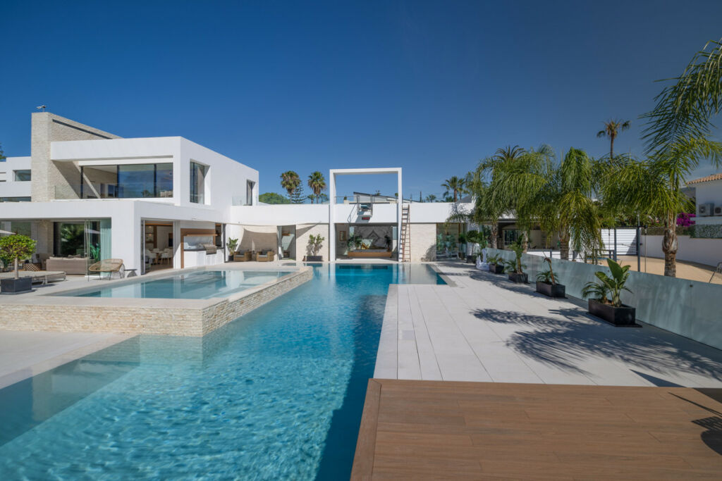 Detached Villa El Paraiso Málaga - image 7