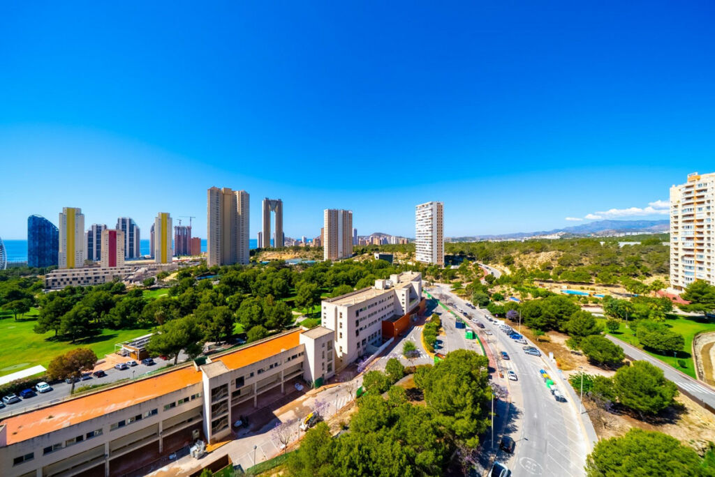 Middle Floor Apartment Benidorm Alicante - image 9