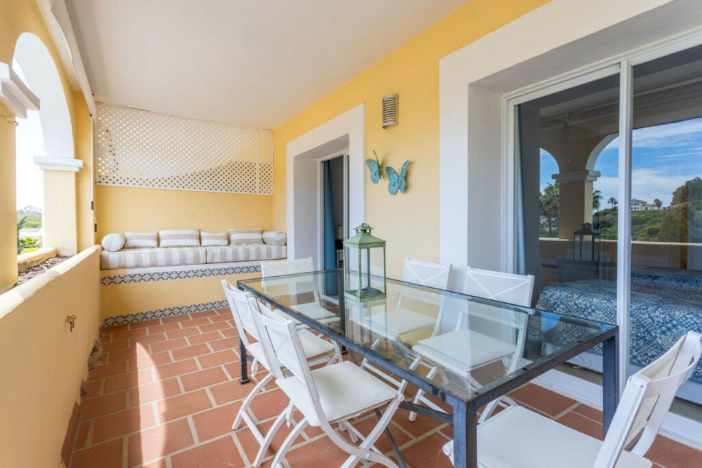 Middle Floor Apartment La Quinta Málaga - image 7