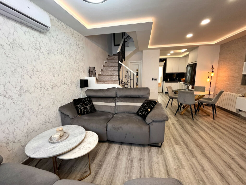 Townhouse Villamartin Alicante - image 7