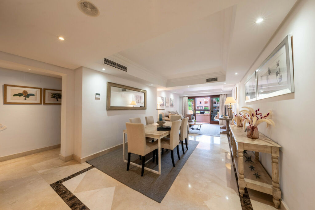 Middle Floor Apartment Estepona Málaga - image 7