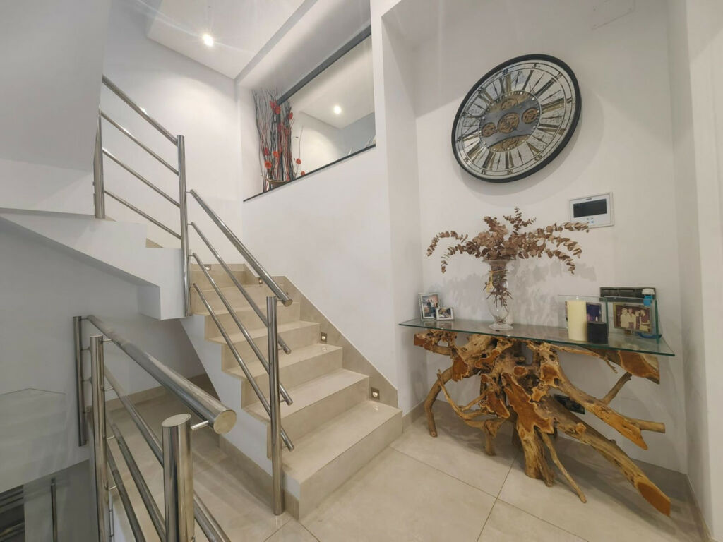Detached Villa Estepona Málaga - image 7