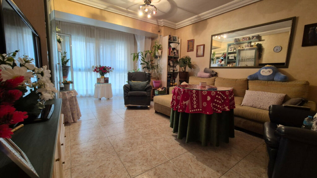 Middle Floor Apartment Torrevieja Alicante - image 7