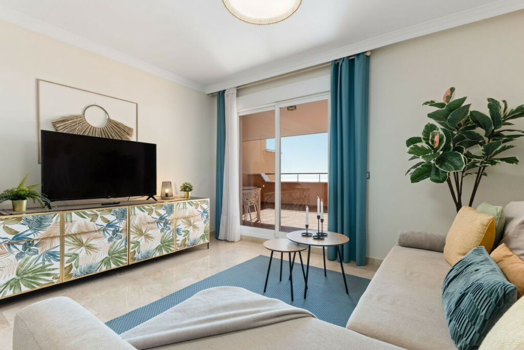 Middle Floor Apartment Casares Playa Málaga - image 7