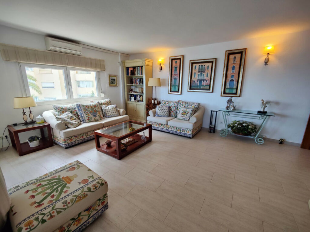 Middle Floor Apartment Estepona Málaga - image 6
