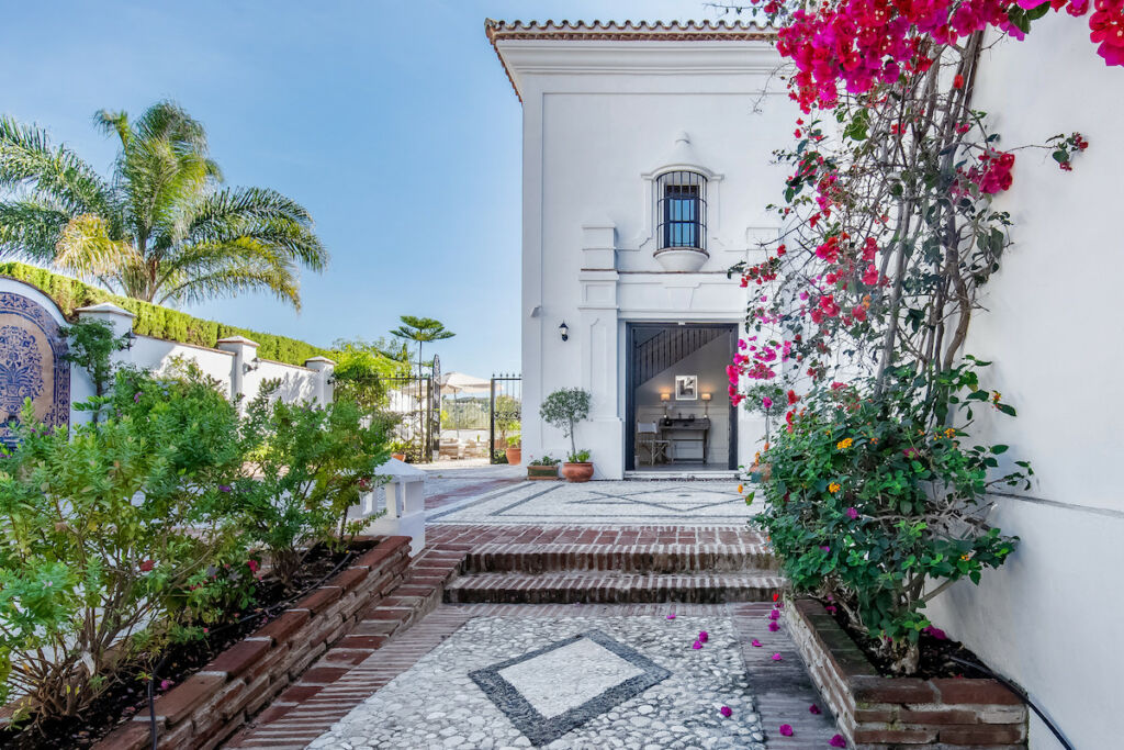 Detached Villa Elviria Málaga - image 8