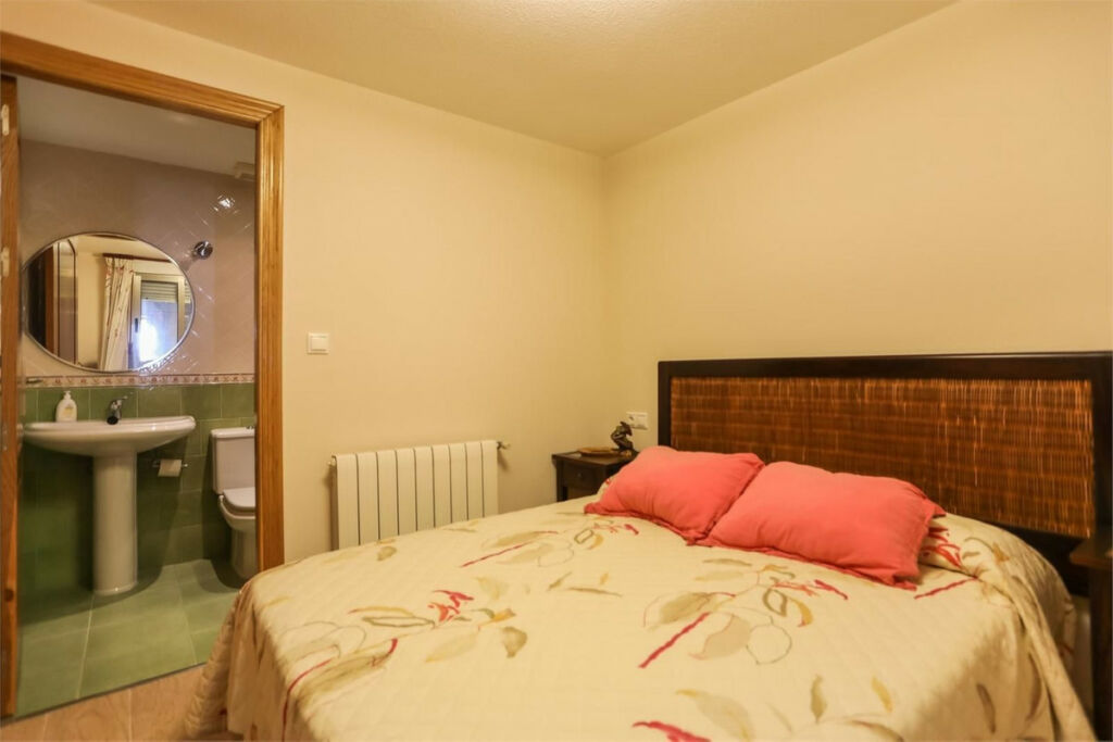 Middle Floor Apartment Torrevieja Alicante - image 8
