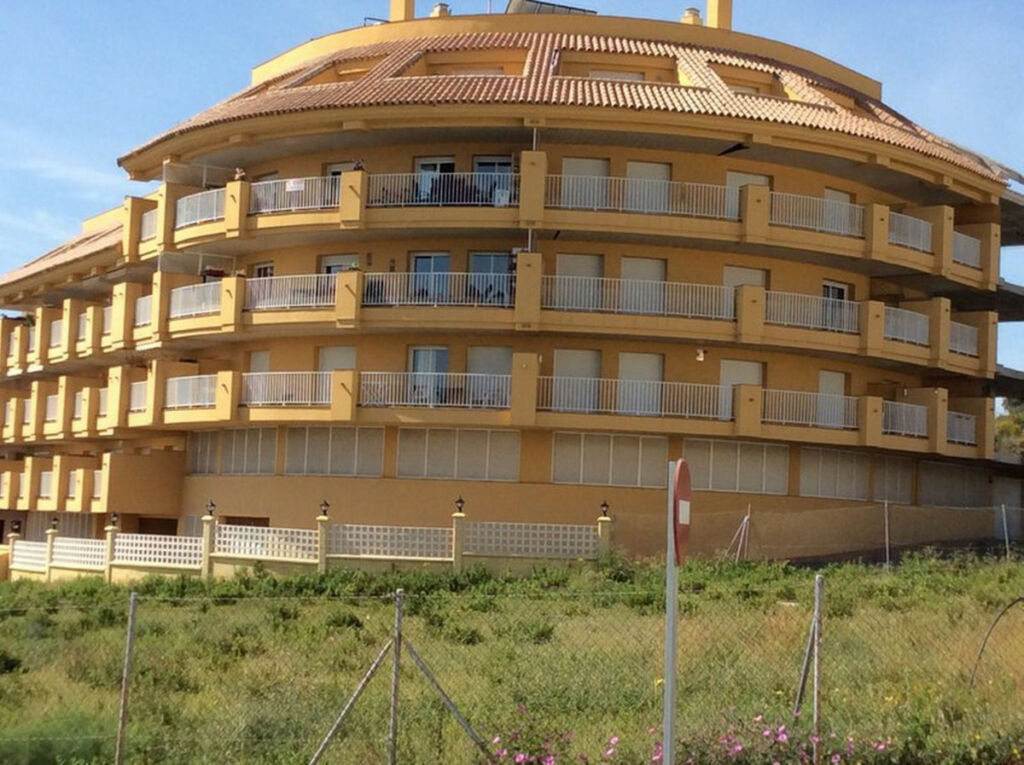 Middle Floor Apartment Fuengirola Málaga - image 8