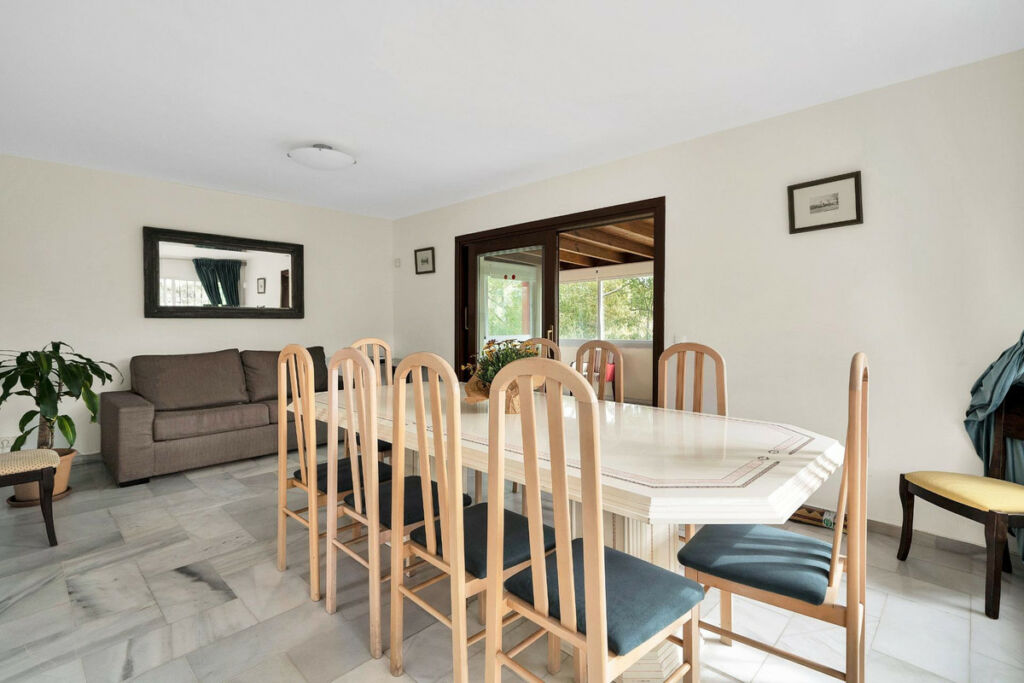 Detached Villa Elviria Málaga - image 8