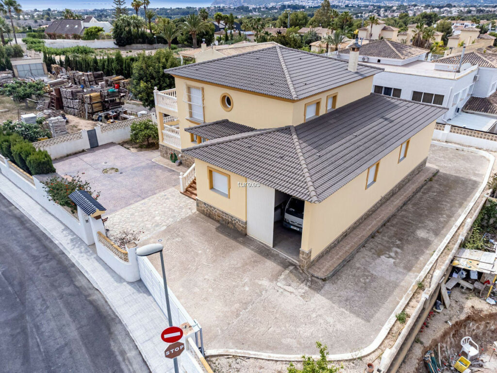 Detached Villa La Nucia Alicante - image 8