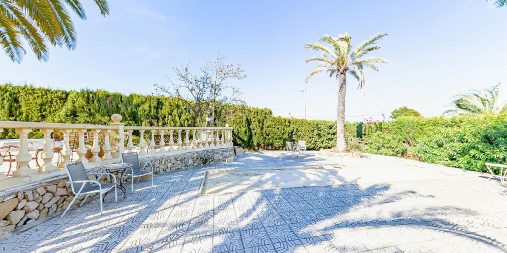 Detached Villa La Nucia Alicante - image 11