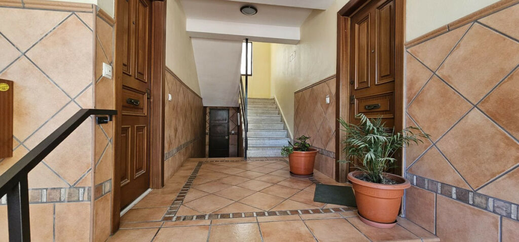 Middle Floor Apartment Benalmadena Málaga - image 8