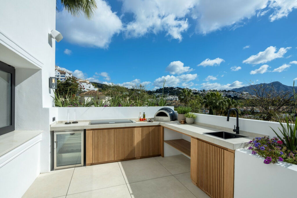 Detached Villa Los Arqueros Málaga - image 8