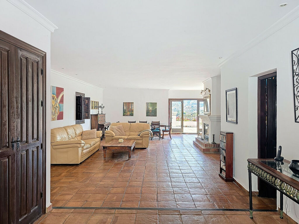 Detached Villa Torrox Málaga - image 8