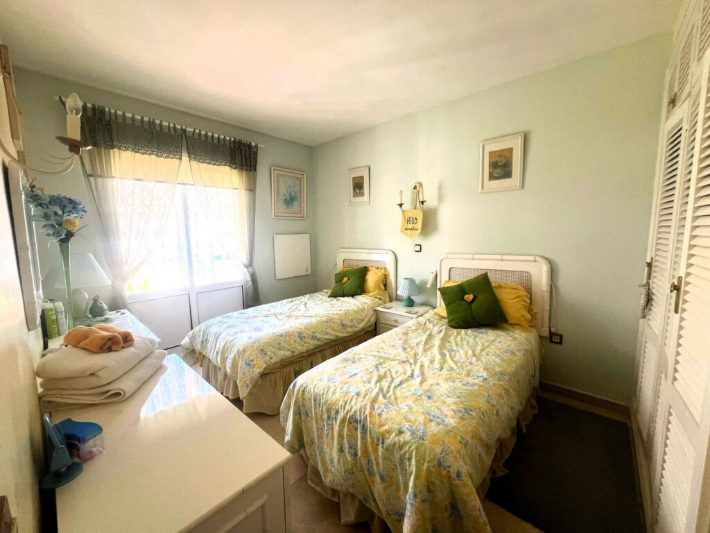 Middle Floor Apartment El Paraiso Málaga - image 9