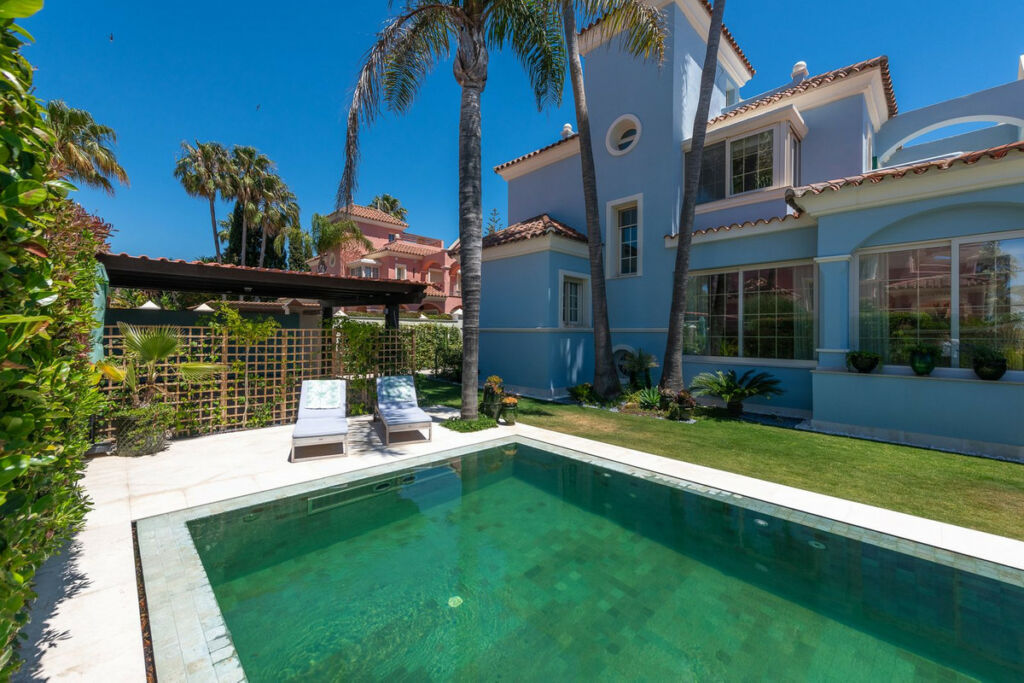 Detached Villa Cortijo Blanco Málaga - image 8