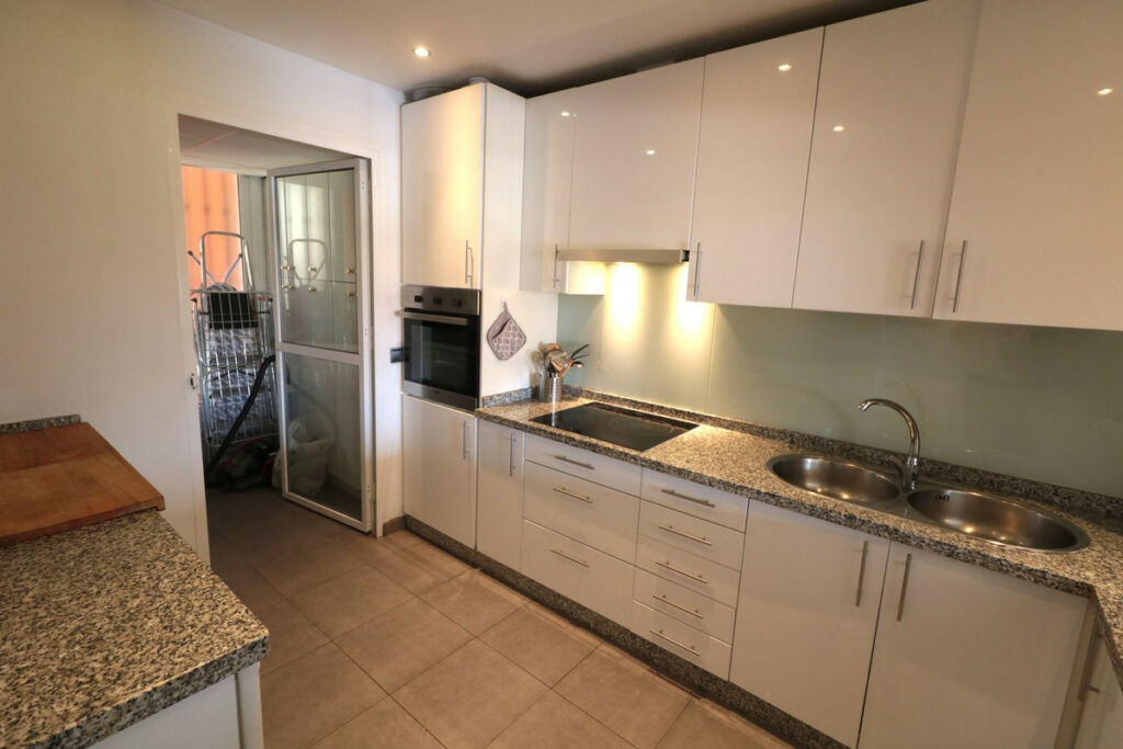 Top Floor Apartment New Golden Mile Málaga - image 8