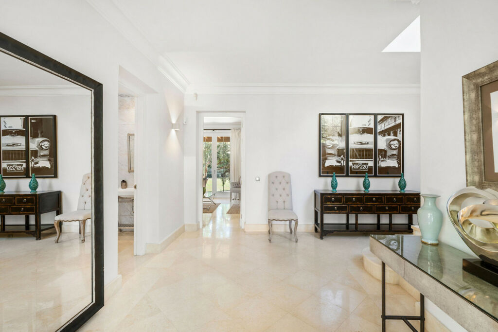 Detached Villa The Golden Mile Málaga - image 8