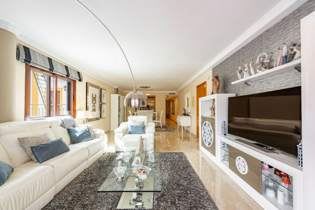 Middle Floor Apartment Benahavís Málaga - image 8