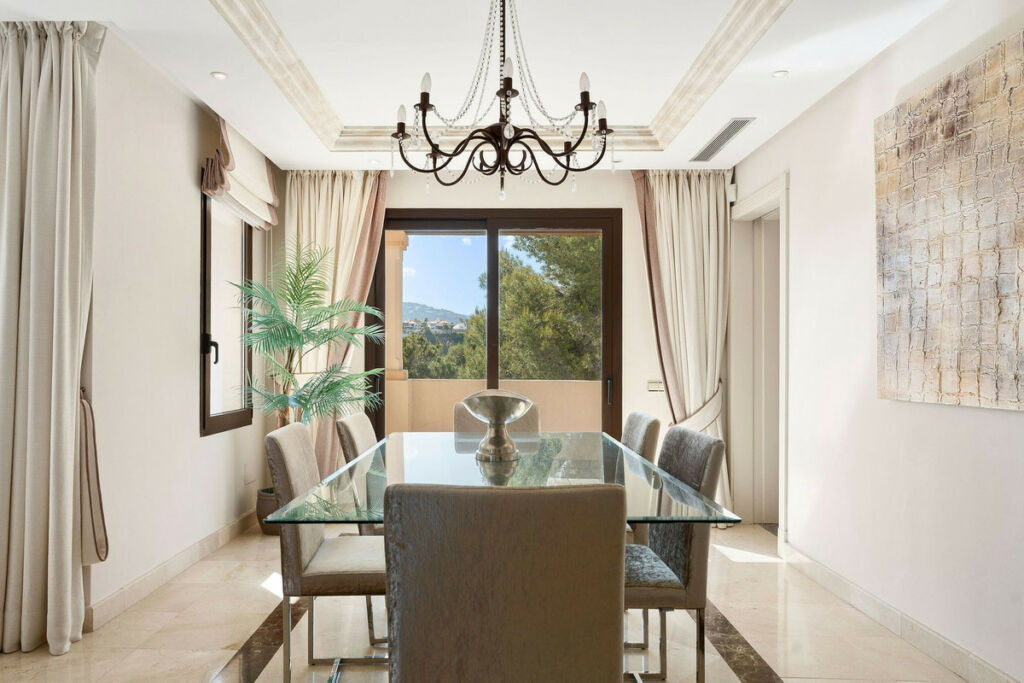 Middle Floor Apartment Nueva Andalucía Málaga - image 8