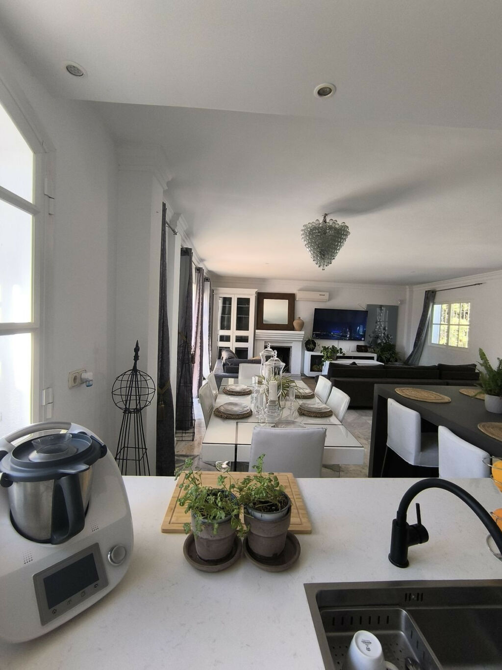Detached Villa Estepona Málaga - image 8