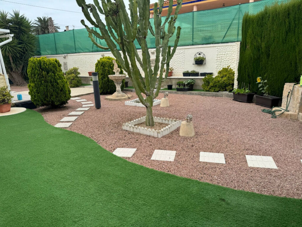 Detached Villa La Marina Alicante - image 8