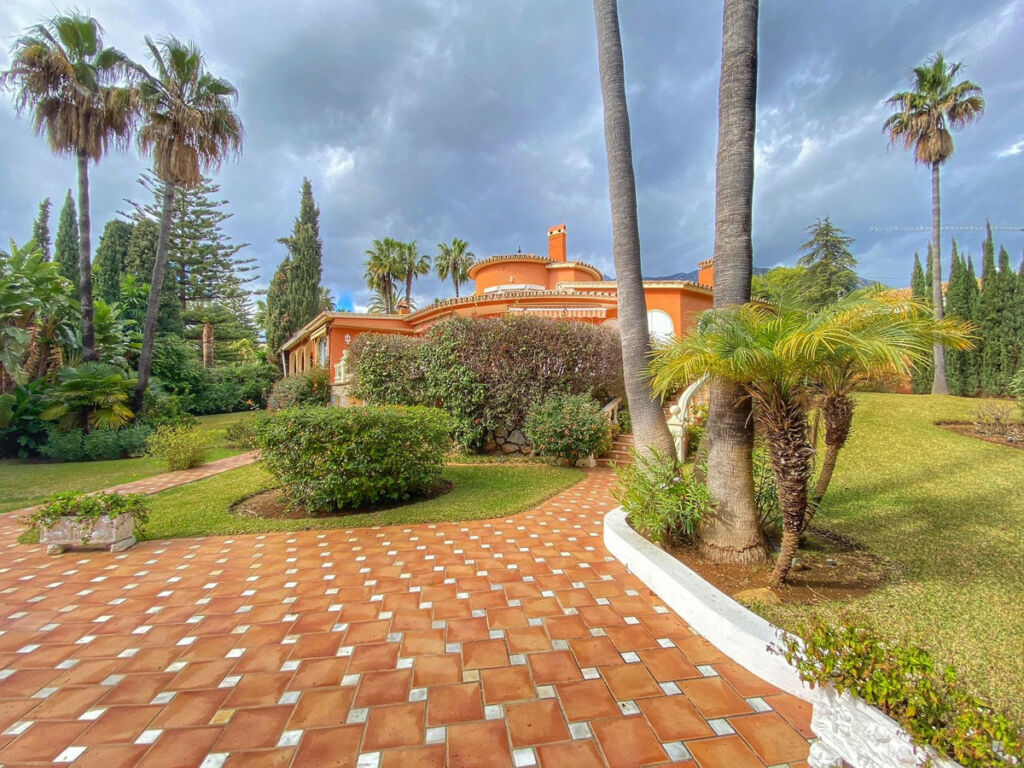 Detached Villa Nagüeles Málaga - image 8