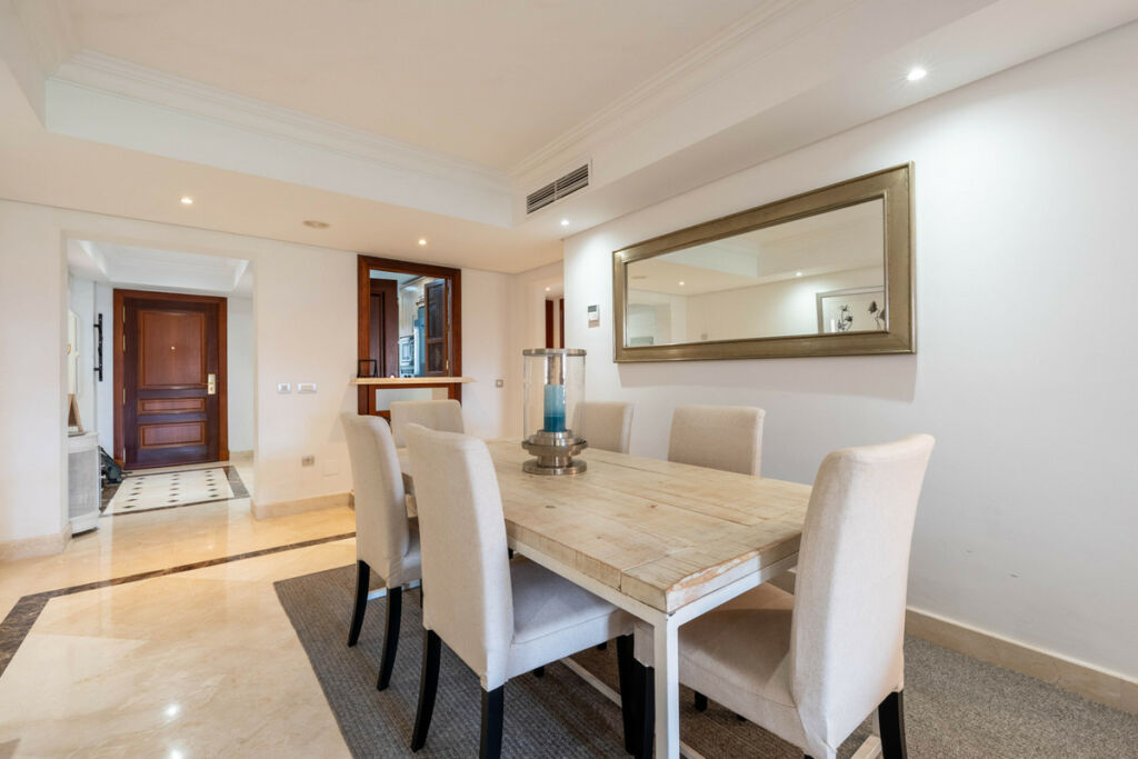 Middle Floor Apartment Estepona Málaga - image 8