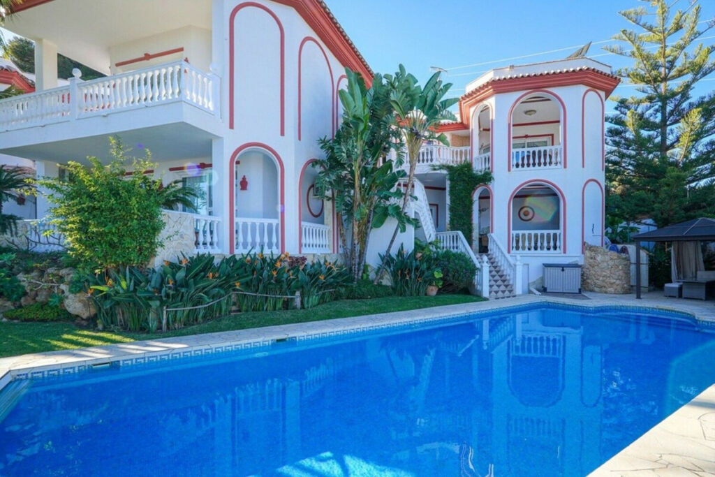 Detached Villa Las Chapas Málaga - image 8