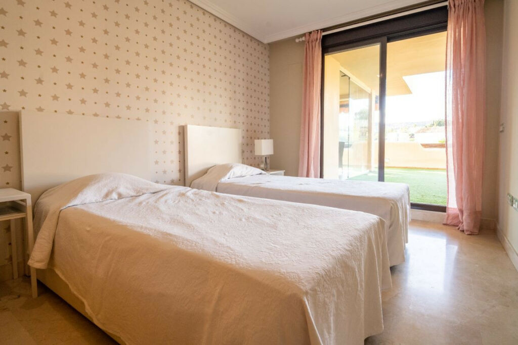 Ground Floor Apartment Benahavís Málaga - image 8