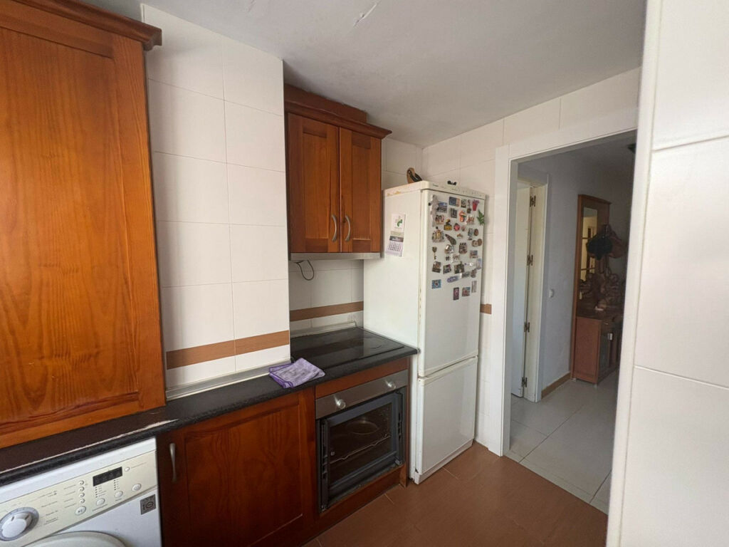 Middle Floor Apartment Los Pacos Málaga - image 8