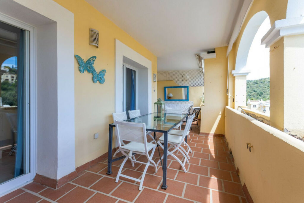 Middle Floor Apartment La Quinta Málaga - image 8